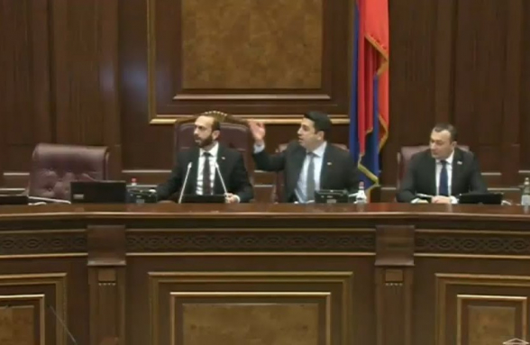 Այ հոգնած, քաղաքական տրյապկա, անբարոյականի վաստակ․ պատգամավորները վիճեցին (տեսանյութ)